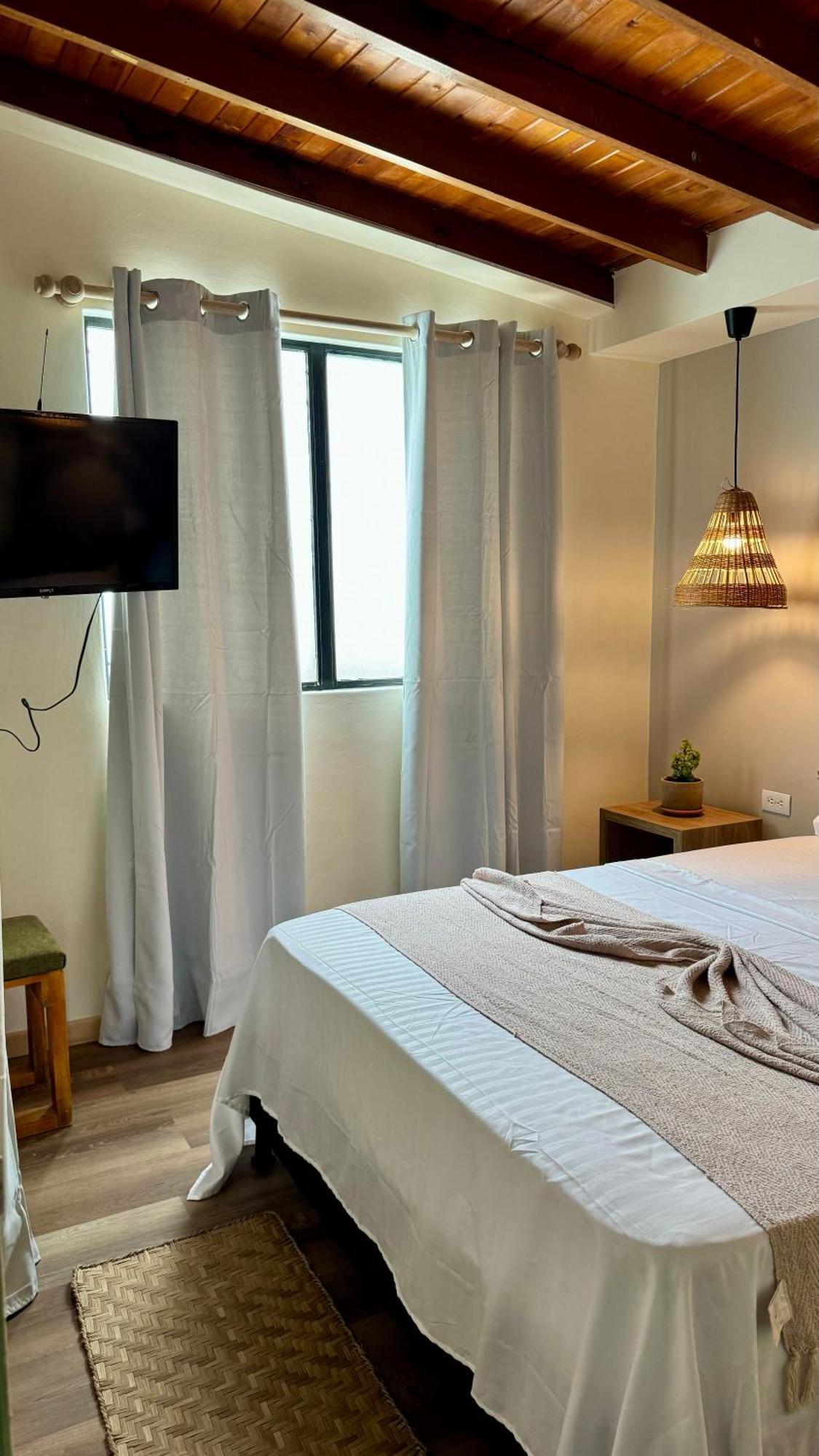 Luum Casa Hotel Manila Медельин Экстерьер фото