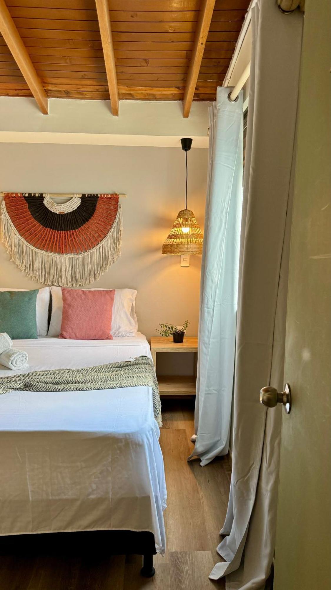 Luum Casa Hotel Manila Медельин Экстерьер фото