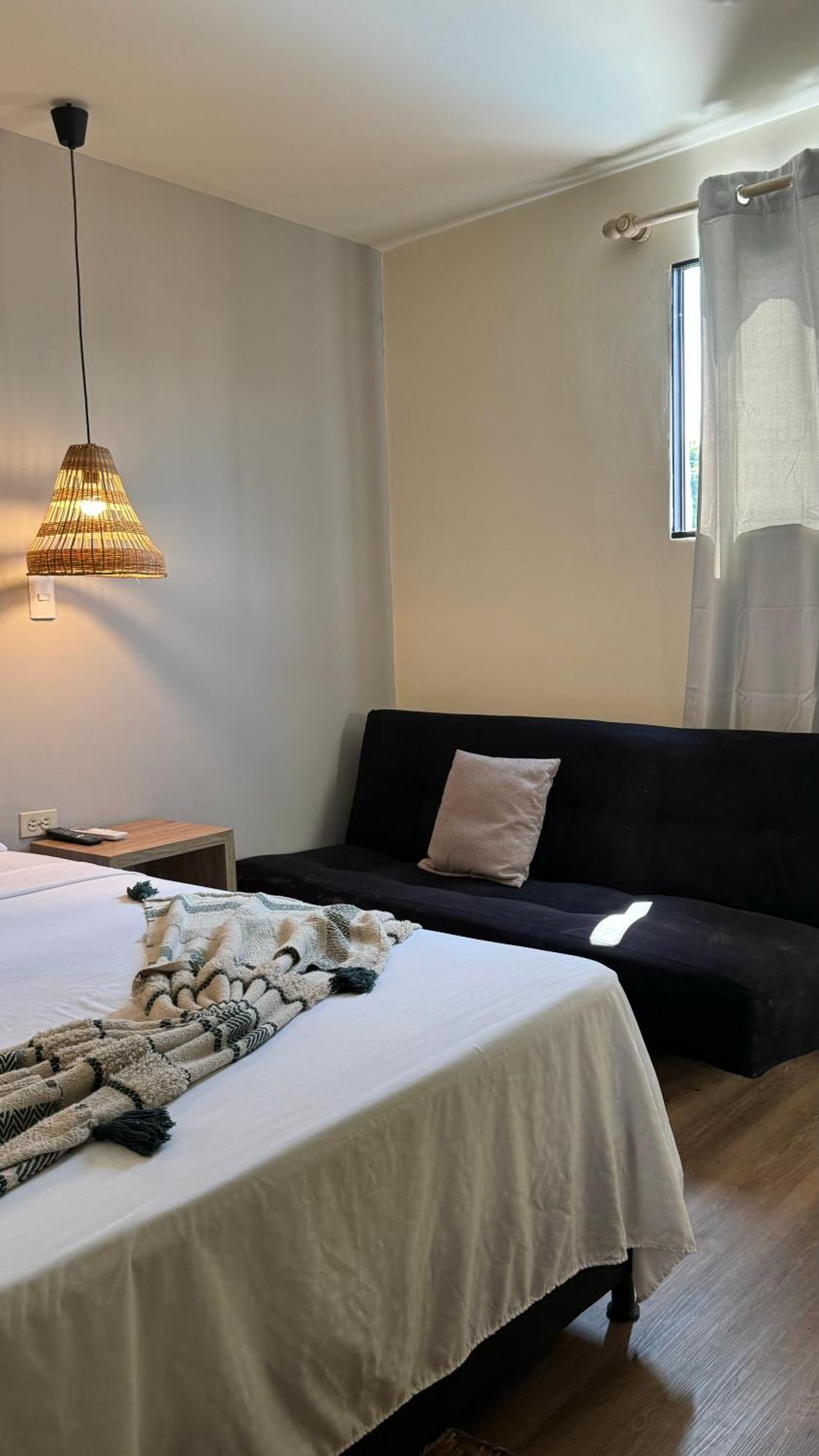 Luum Casa Hotel Manila Медельин Экстерьер фото